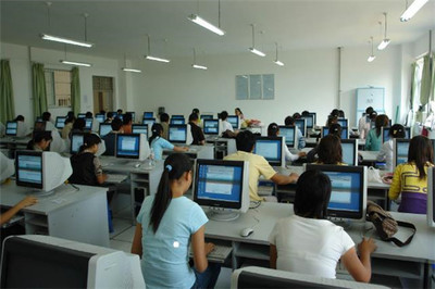 領第教育 專業教育信息咨詢，點亮學子成長之路